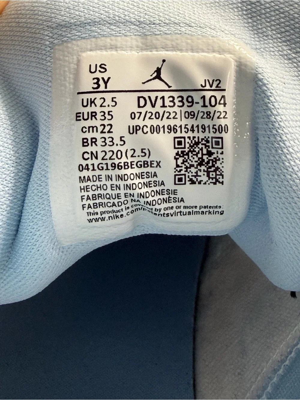 Nike Kids High-Top Sneakers in Light Blue, Navy & White